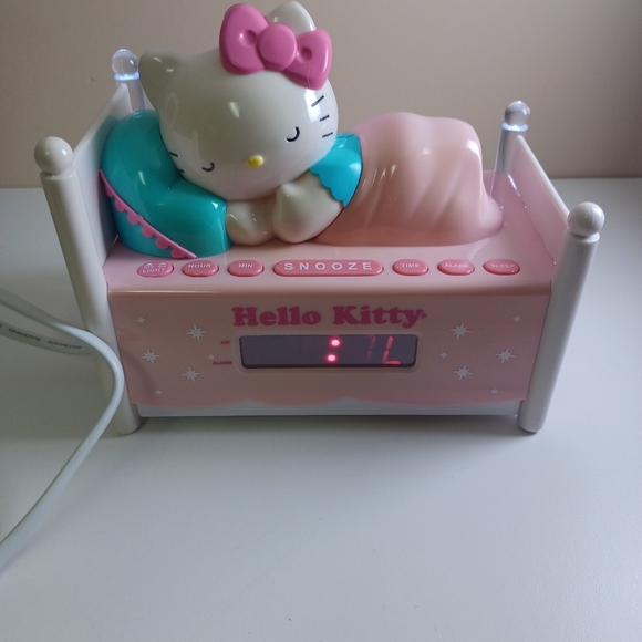 Hello Kitty Night Light, Radio and Alarm Clock - Picture 10 of 12